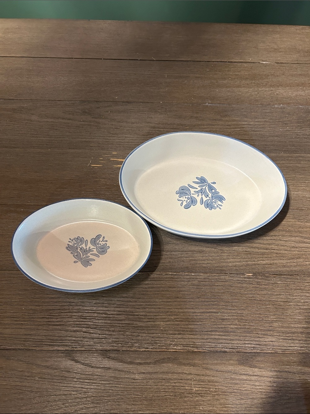 Vintage Pfaltzgraff Yorktowne oval baking dish set 240 241 size 10” & 7 1/2” GUC